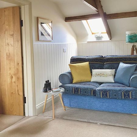 Neuadd B&B Suites クリックホーウェル エクステリア 写真