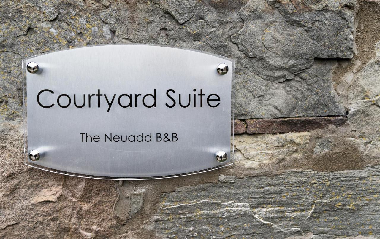 Neuadd B&B Suites クリックホーウェル エクステリア 写真