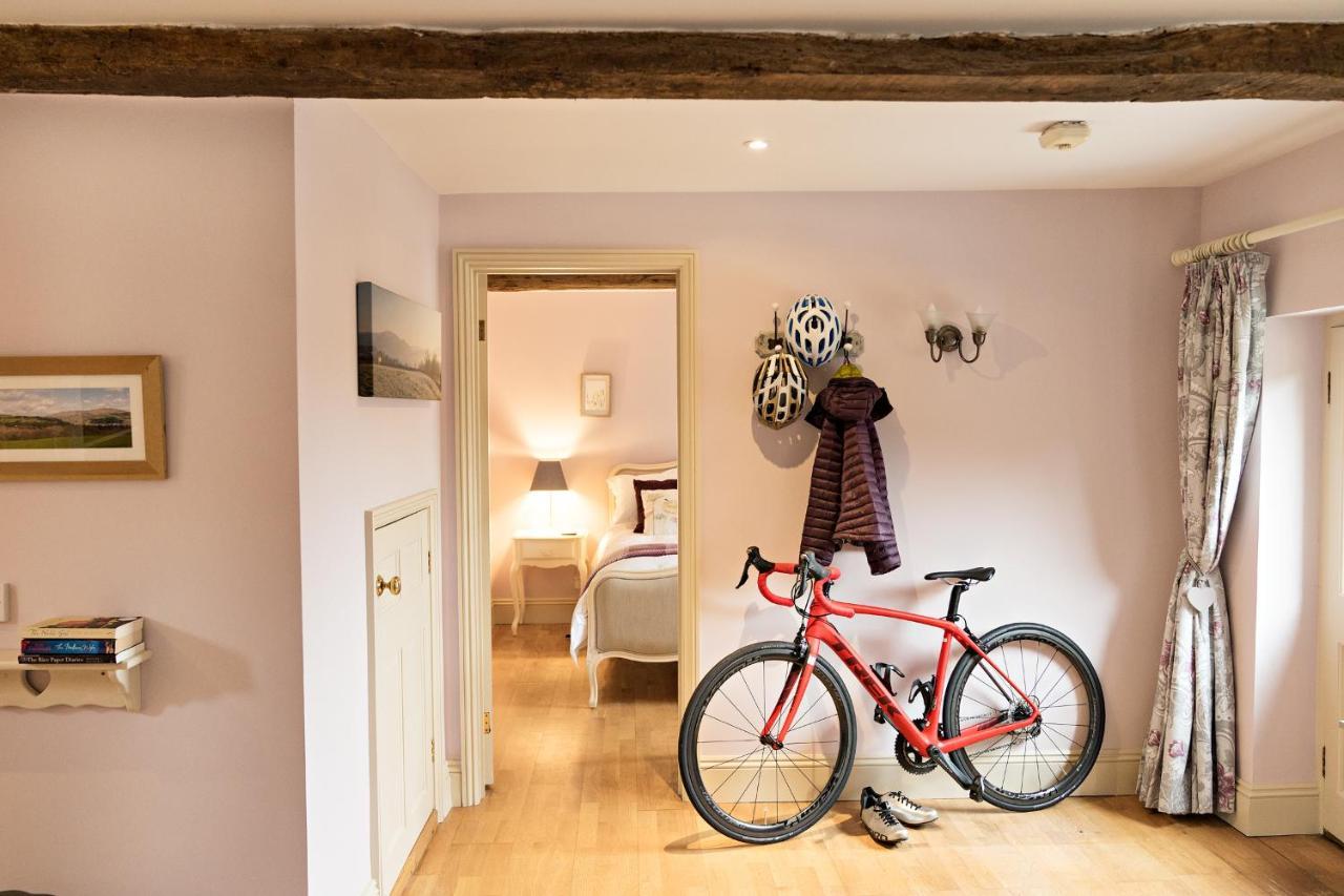 Neuadd B&B Suites クリックホーウェル エクステリア 写真