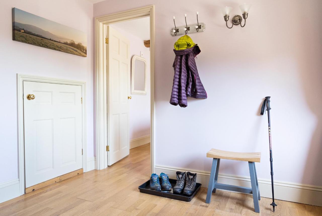 Neuadd B&B Suites クリックホーウェル エクステリア 写真