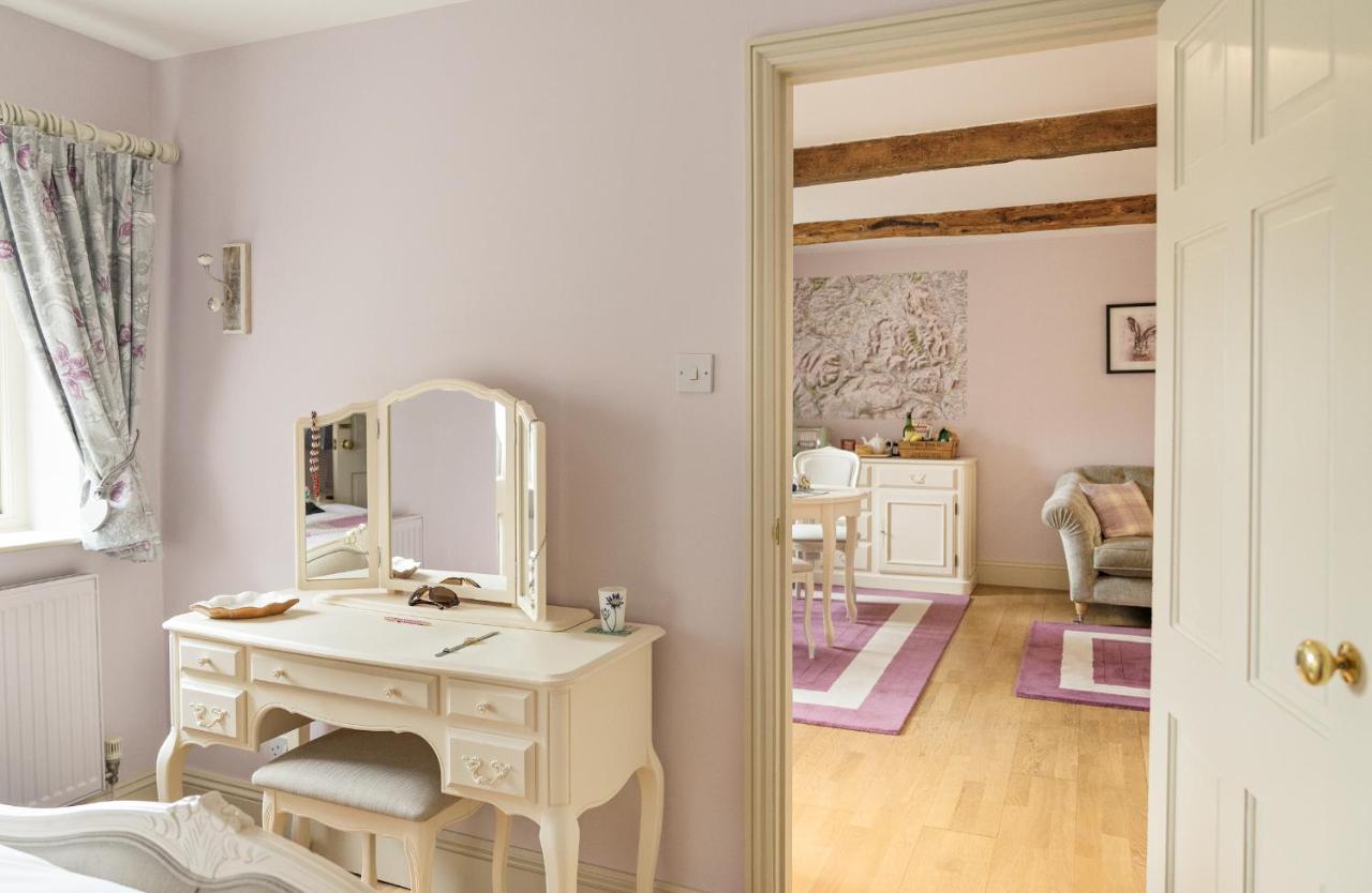 Neuadd B&B Suites クリックホーウェル エクステリア 写真