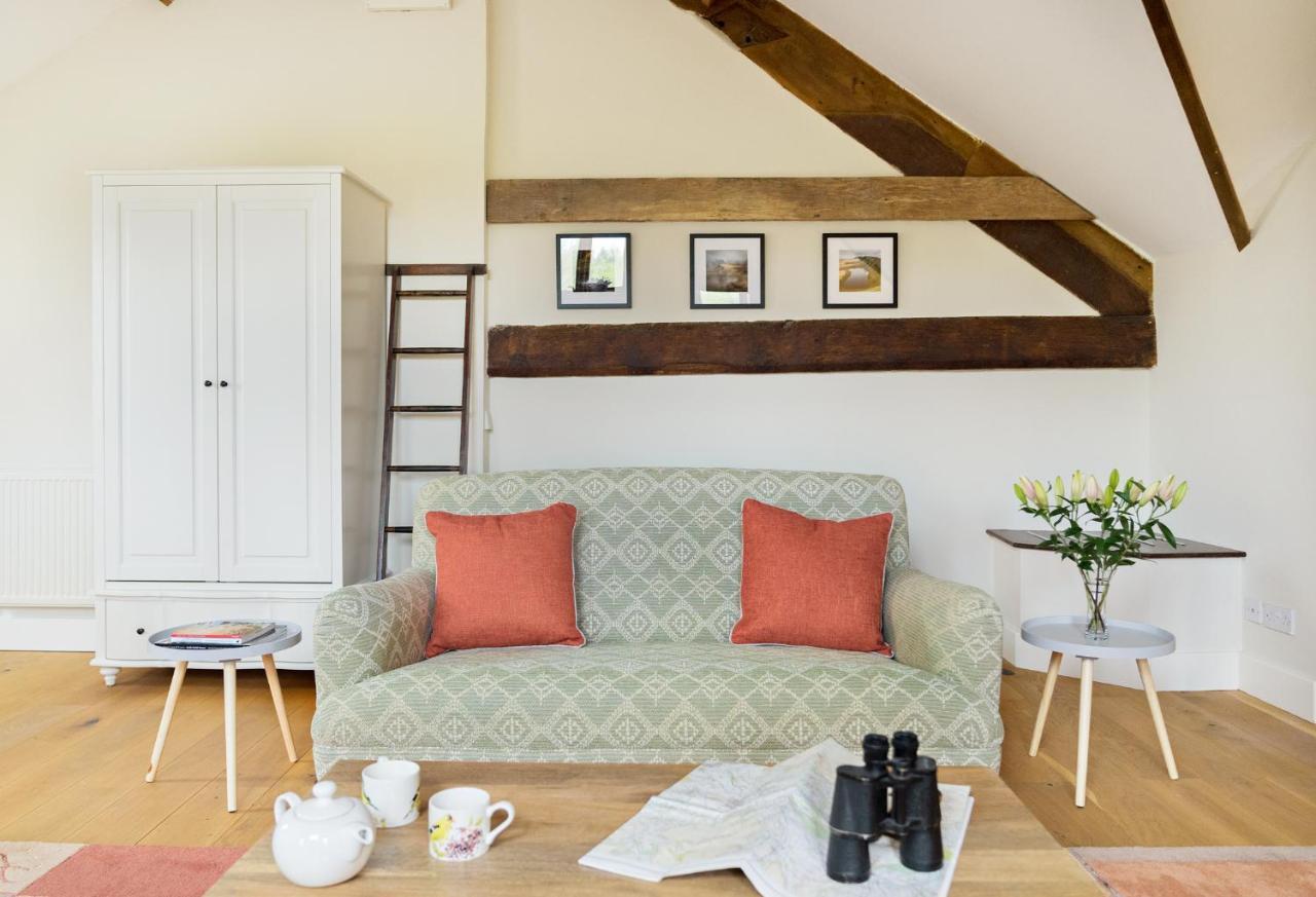 Neuadd B&B Suites クリックホーウェル エクステリア 写真