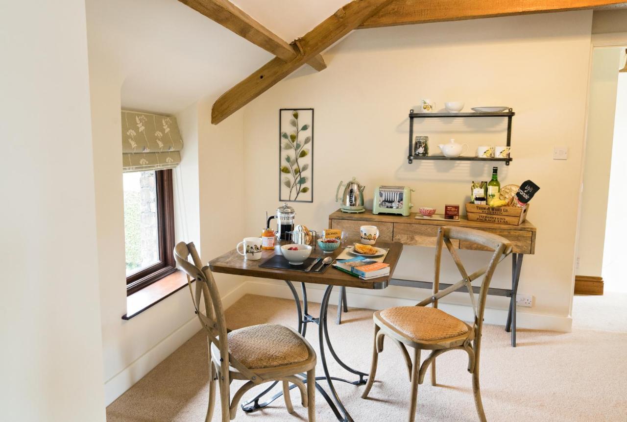 Neuadd B&B Suites クリックホーウェル エクステリア 写真