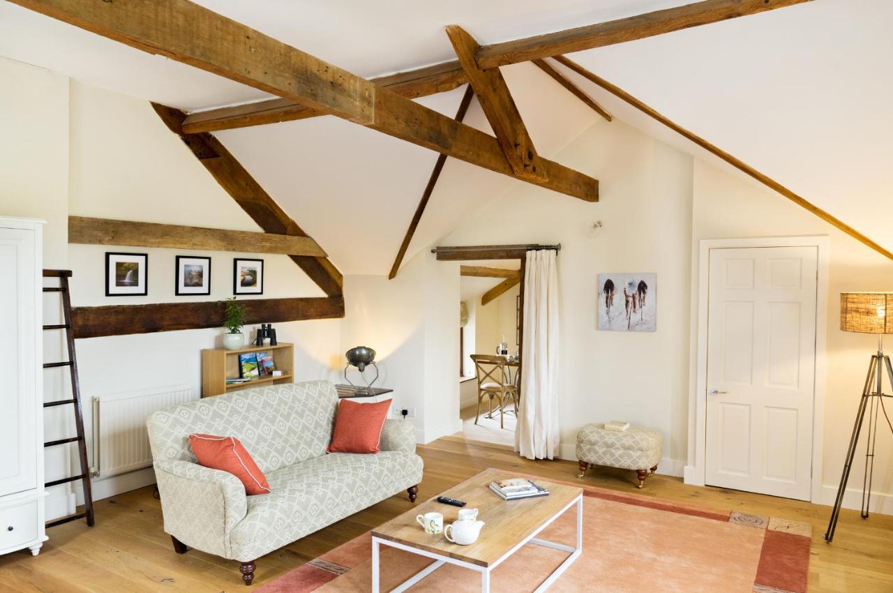 Neuadd B&B Suites クリックホーウェル エクステリア 写真