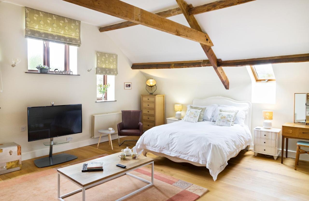 Neuadd B&B Suites クリックホーウェル エクステリア 写真