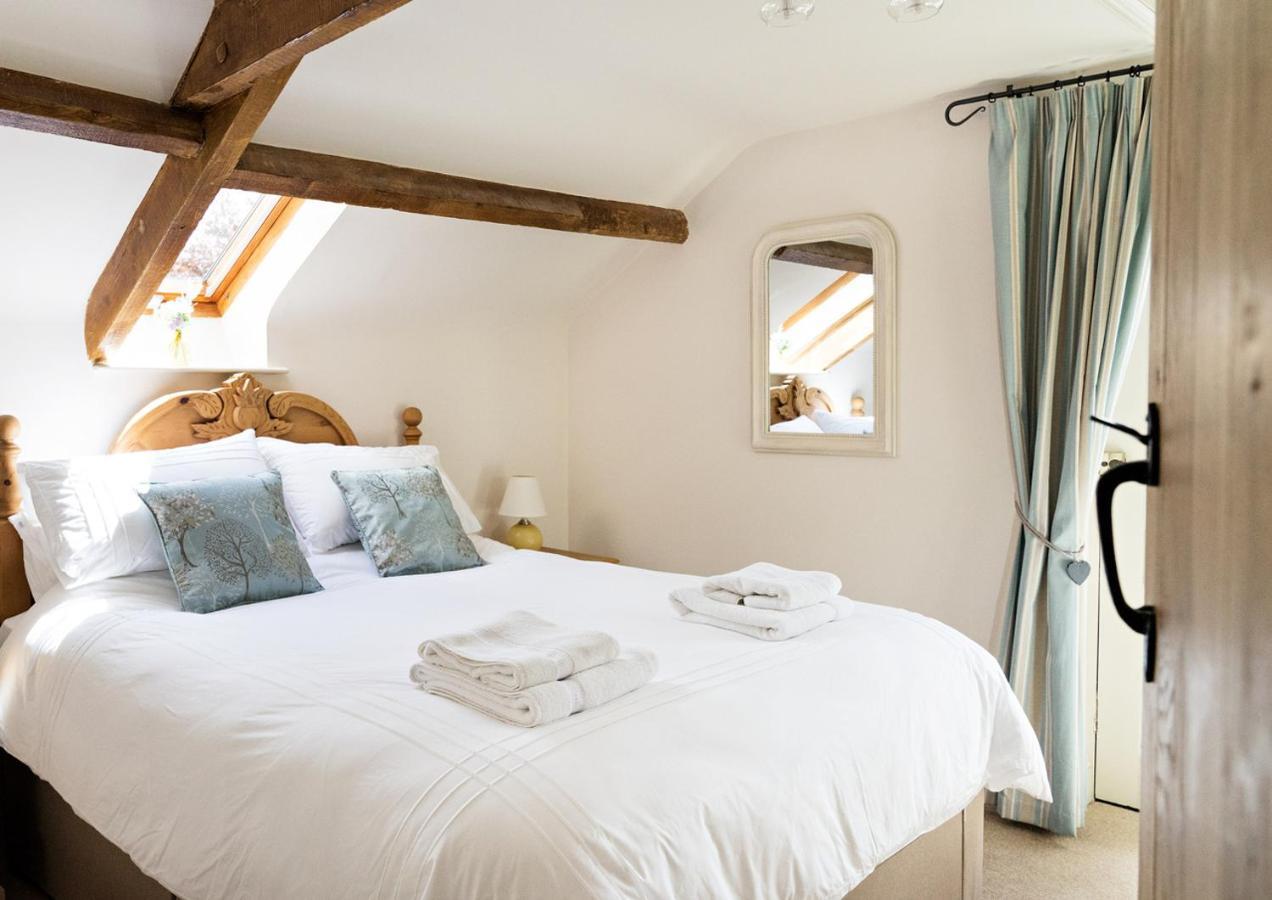 Neuadd B&B Suites クリックホーウェル エクステリア 写真