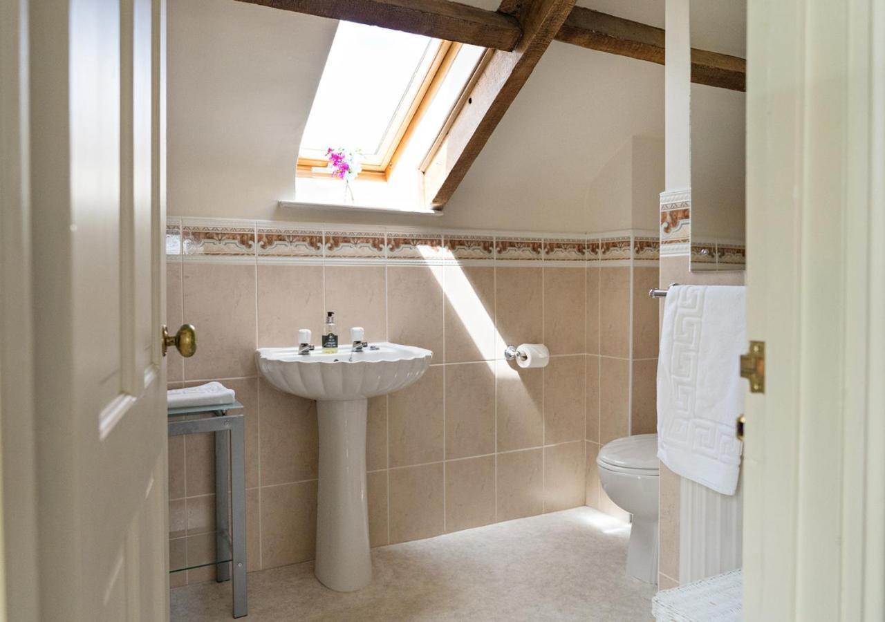 Neuadd B&B Suites クリックホーウェル エクステリア 写真